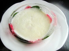 冰鎮(zhèn)蜜瓜汁
